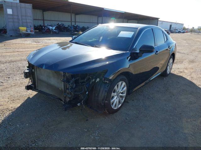 Toyota Camry Le Image 15