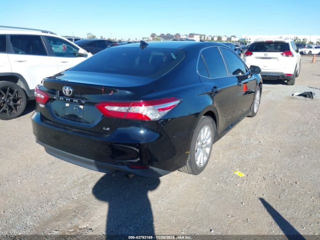 Toyota Camry Le Image 8