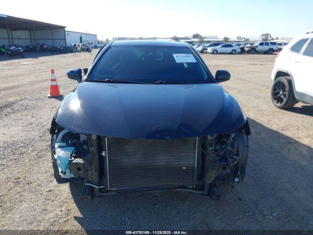 Toyota Camry Le Image 10