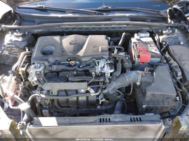 Toyota Camry Le Image 16