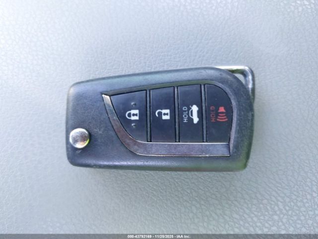 Toyota Camry Le Image 2