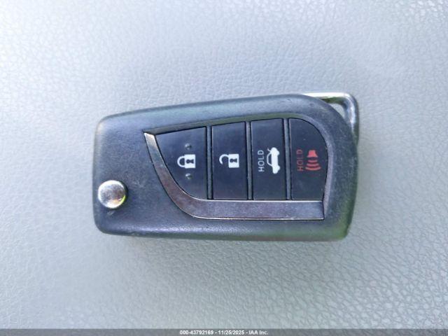 Toyota Camry Le Image 2