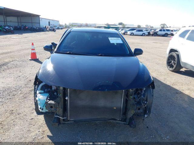 Toyota Camry Le Image 4