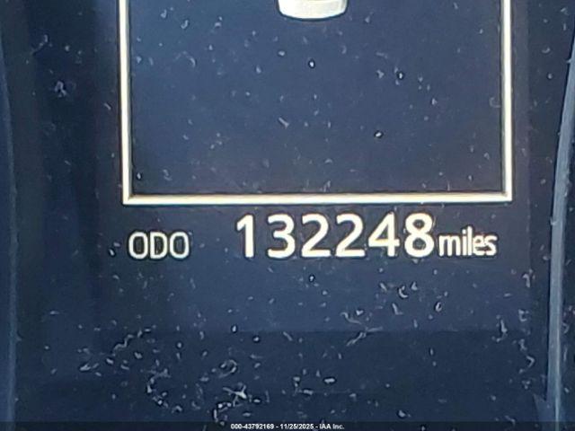 Toyota Camry Le Image 5