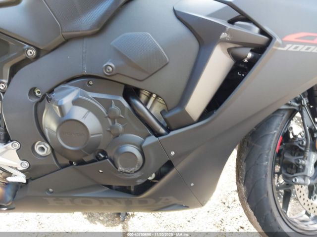 Honda Cbr1000 Rr Image 12