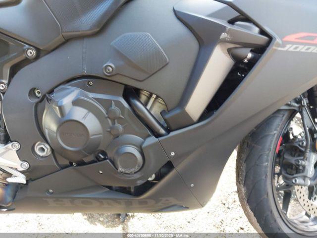 Honda Cbr1000 Rr Image 12