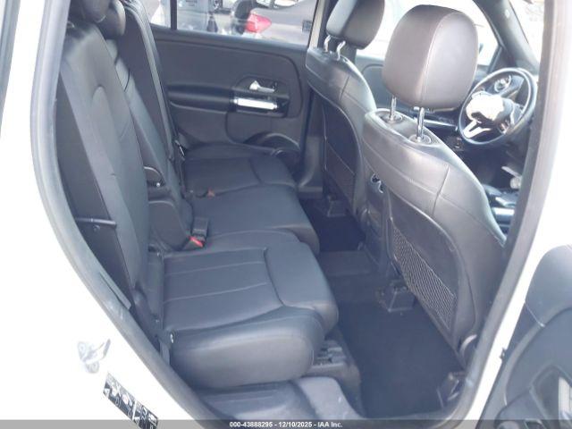 Mercedes-Benz GLB Image 6