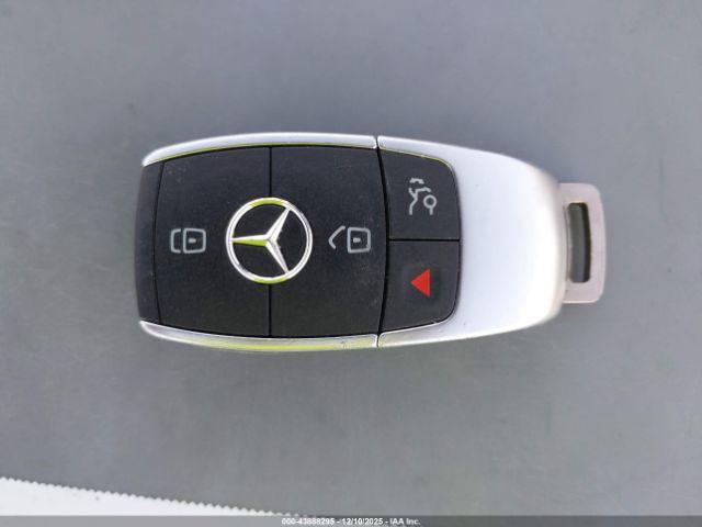 Mercedes-Benz GLB Image 9