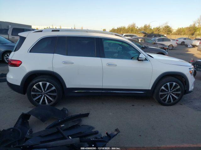 Mercedes-Benz GLB Image 16