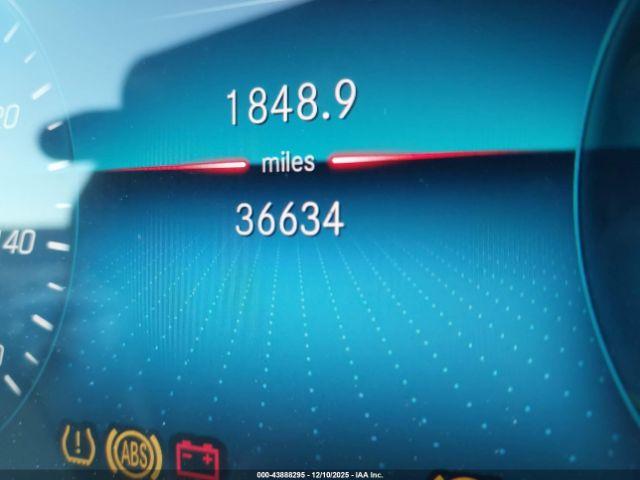 Mercedes-Benz GLB Image 13