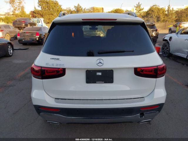 Mercedes-Benz GLB Image 15