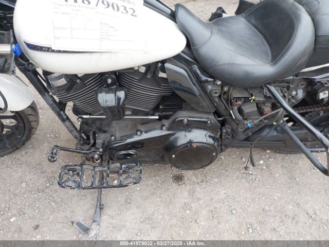 Harley-Davidson Fltrxs Road Glide Special Image 8