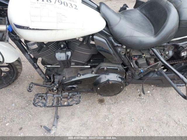 Harley-Davidson Fltrxs Road Glide Special Image 8