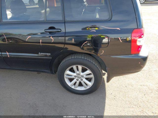 Toyota Highlander Limited V6 Image 2