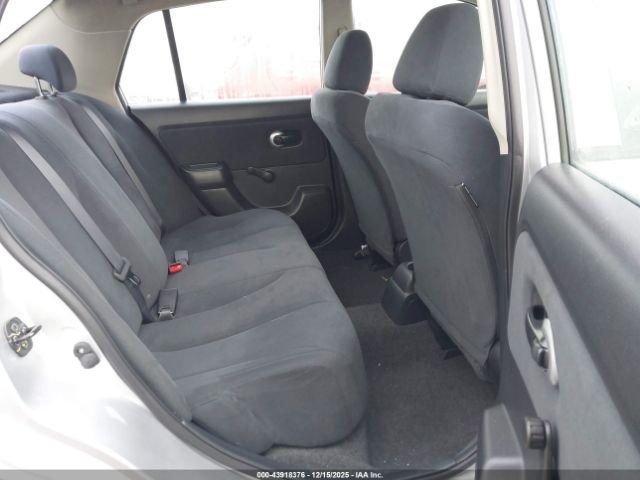 Nissan Versa 1.6 Image 9