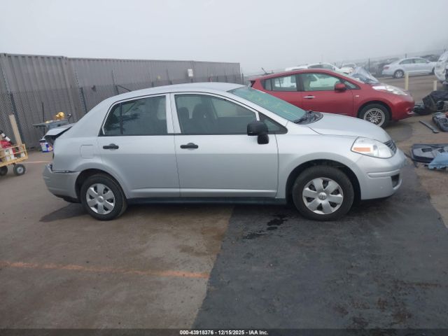 Nissan Versa 1.6 Image 12