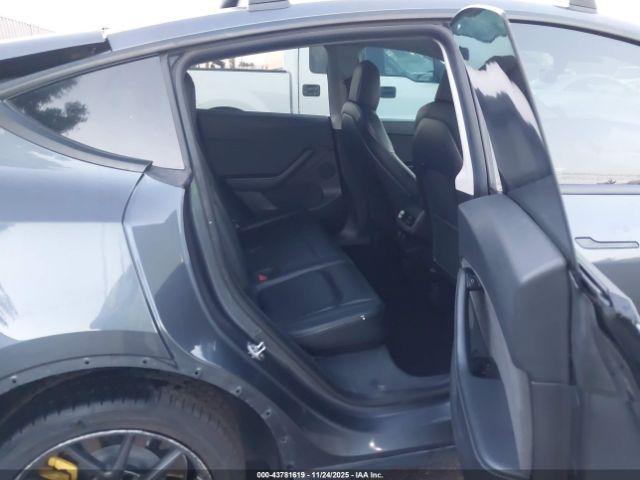 Tesla Model Y Long Range Dual Motor All-wheel Drive Image 4