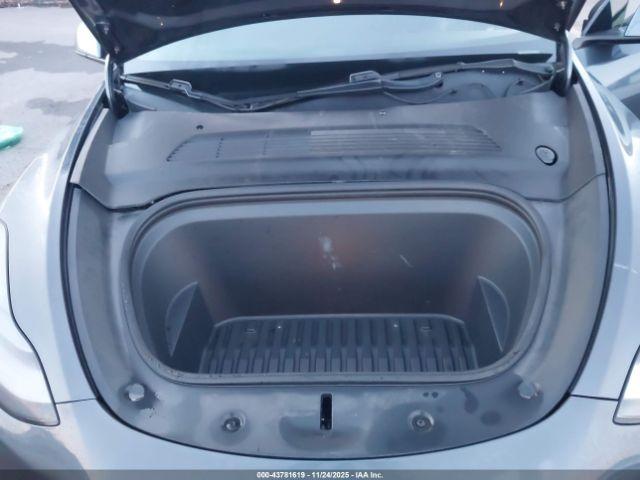 Tesla Model Y Long Range Dual Motor All-wheel Drive Image 9