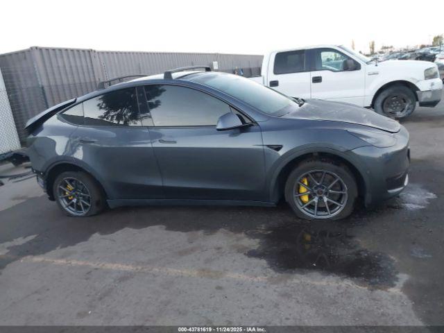 Tesla Model Y Long Range Dual Motor All-wheel Drive Image 19