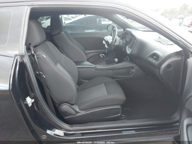 Dodge Challenger Sxt Image 13