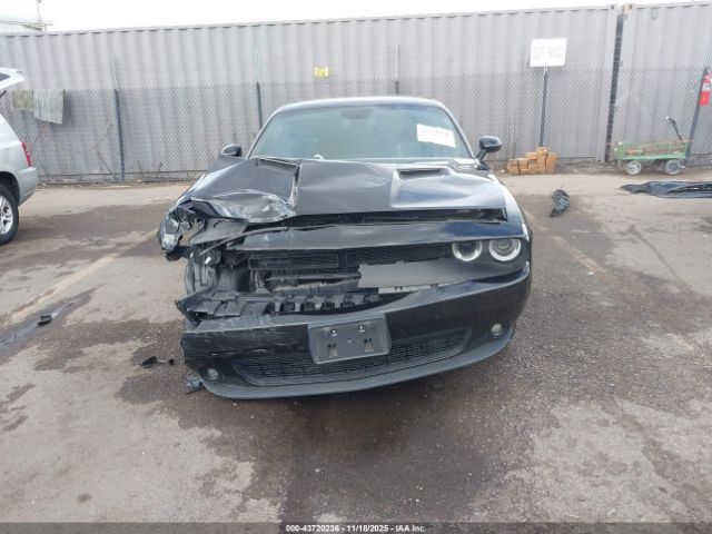 Dodge Challenger Sxt Image 12