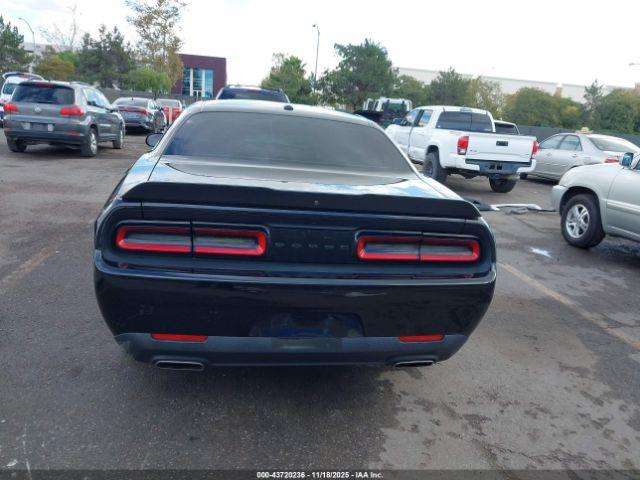 Dodge Challenger Sxt Image 2