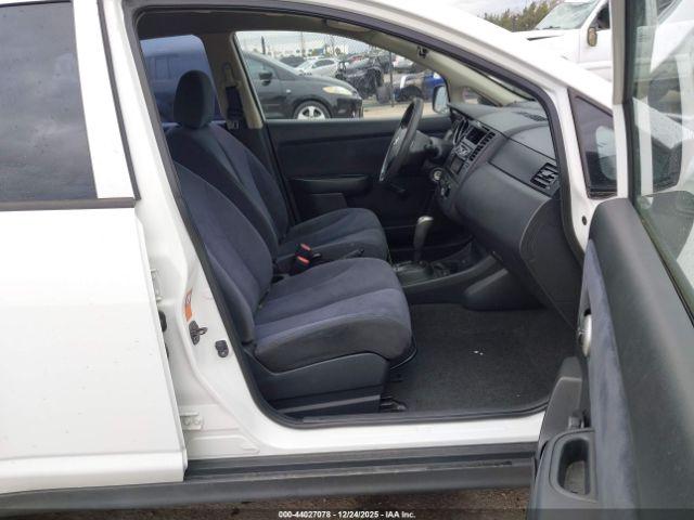 Nissan Versa 1.6 Image 5