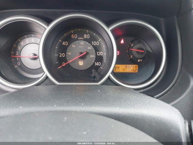 Nissan Versa 1.6 Image 14