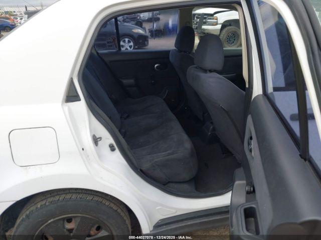 Nissan Versa 1.6 Image 16