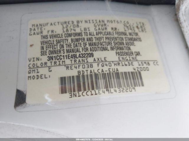 Nissan Versa 1.6 Image 8