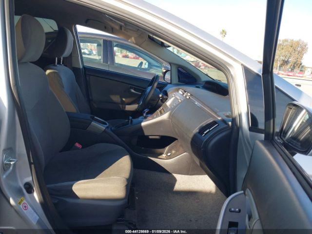 Toyota Prius Two Image 2