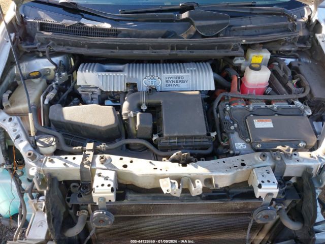 Toyota Prius Two Image 10