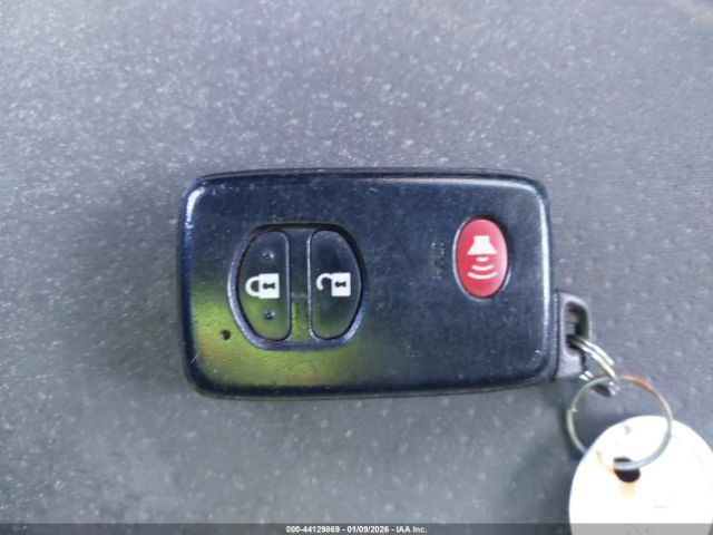 Toyota Prius Two Image 13