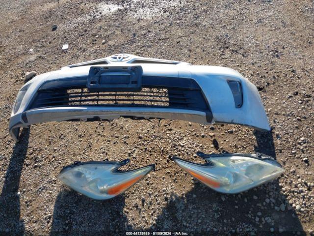 Toyota Prius Two Image 4