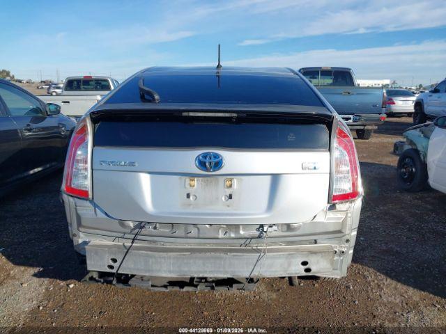 Toyota Prius Two Image 9