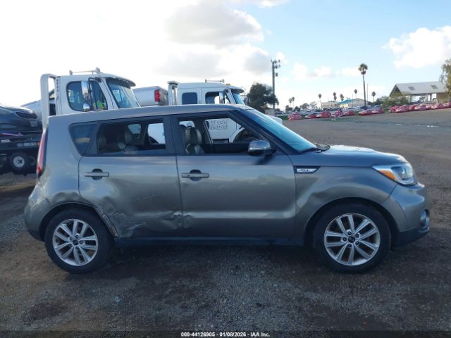 Kia Soul + Image 11