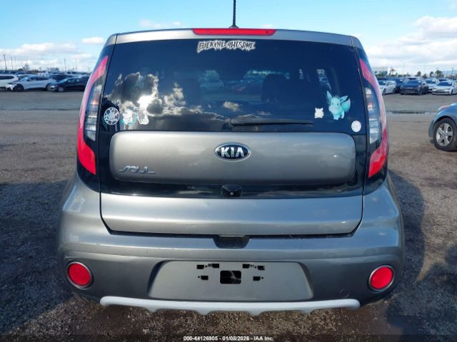 Kia Soul + Image 12